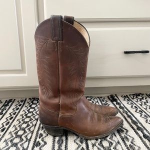 Justins vintage leather cowboy boots 7.5